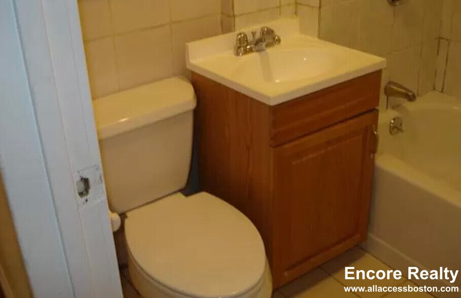 Building Photo - 126 Warren St