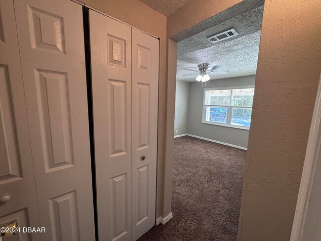 Building Photo - 1304 Holly Ave