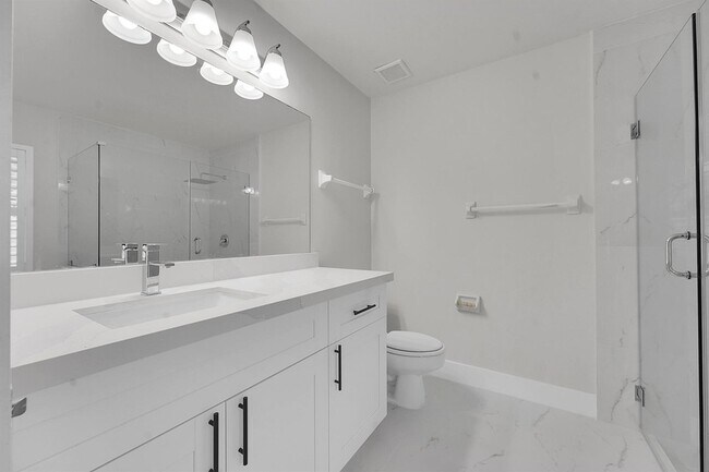 Building Photo - 13048 Meadowbreeze Dr