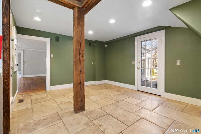 Building Photo - 145 Lyons Plain Rd