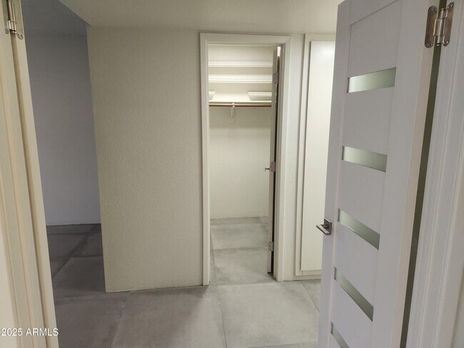 Building Photo - 7557 N Dreamy Draw Dr