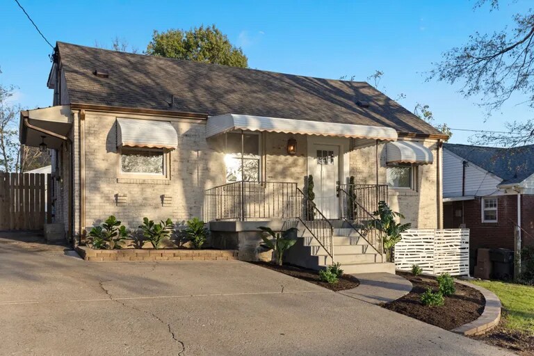 Building Photo - 1607 Riverside Dr