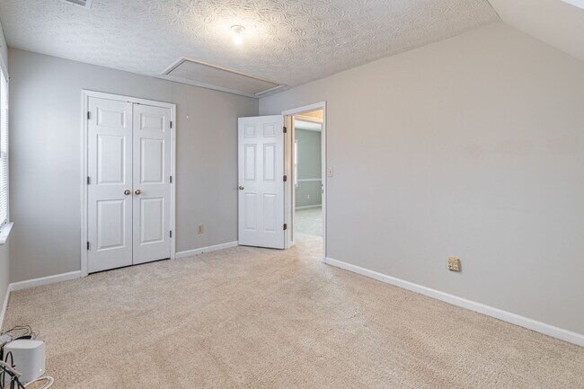 Building Photo - Welcome to this stunning 4-bedroom, 3-bathroom home located in the vibrant neighborhood of Kriste...