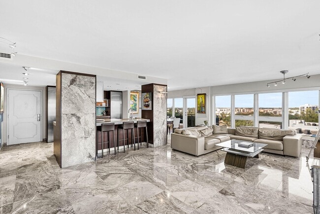 Building Photo - 2066 N Ocean Blvd