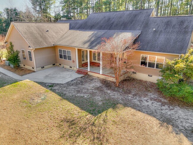 Building Photo - Large House on 3.5 Acres in Harlem