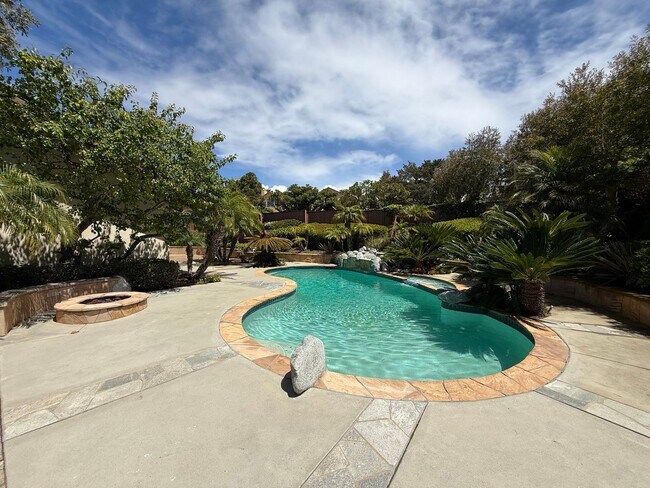 Building Photo - Newly Renovated 4 Bedroom Residence in La Jolla
