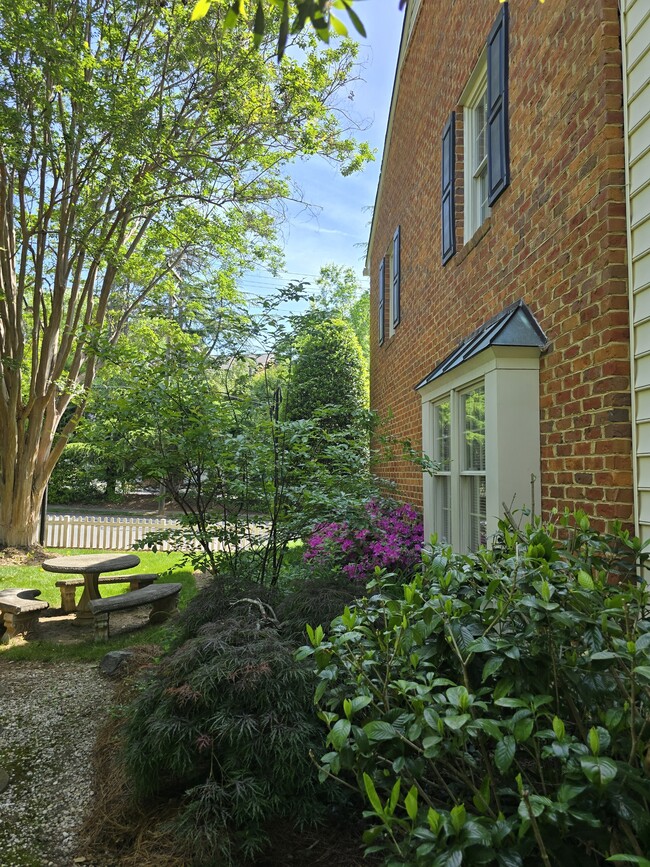 Building Photo - 517 Tanners Park Ct
