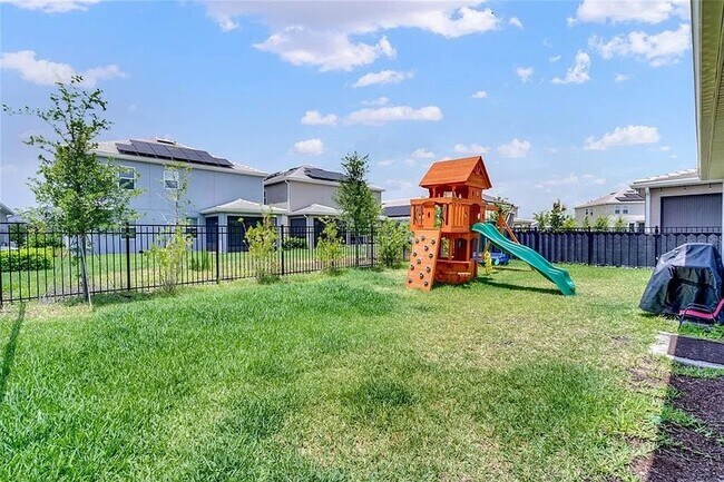 Building Photo - 11932 Satire St