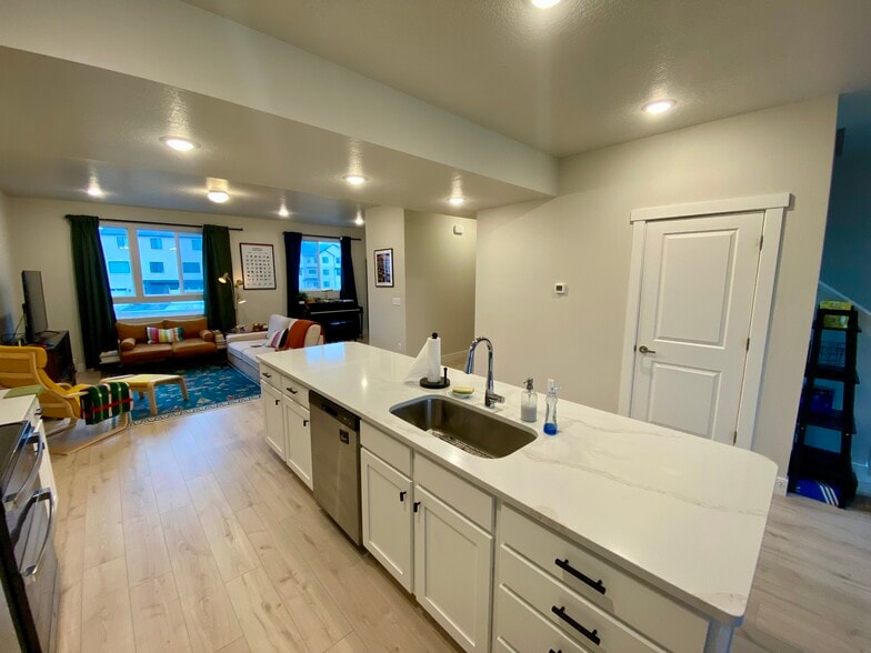 Building Photo - 528 S 950 W