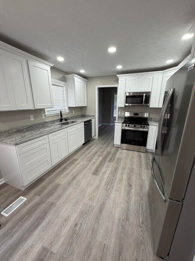 Building Photo - 372 Reynolds Dr