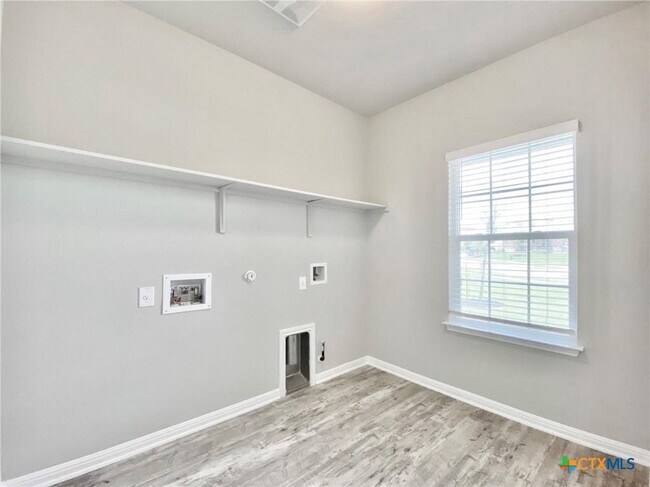 Building Photo - 2036 Port Ellen Dr