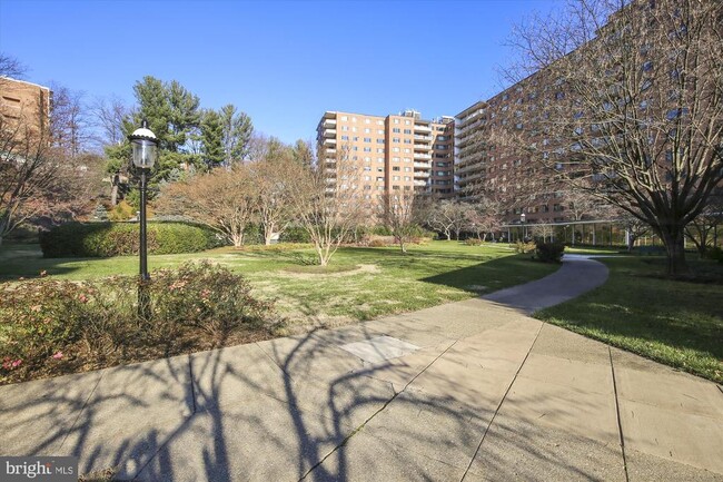 Building Photo - 4201 CATHEDRAL Ave NW