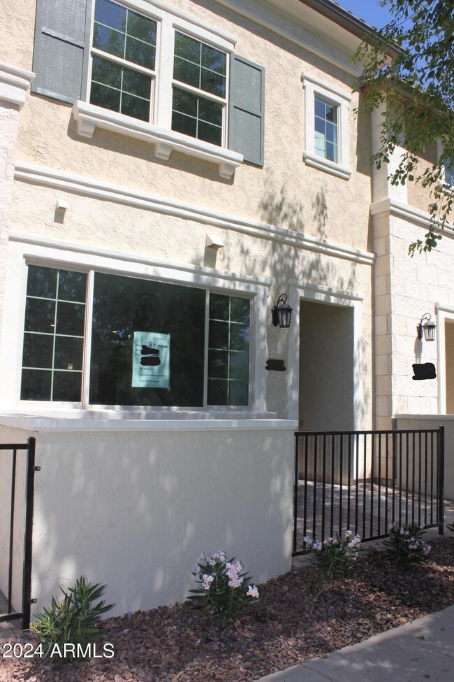 Building Photo - 2628 S Voyager Dr