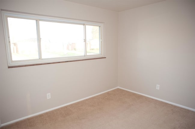 Building Photo - 14255 Cavell St