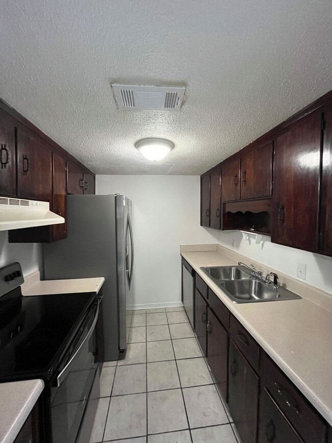 Building Photo - Townhome Located in NE Pensacola