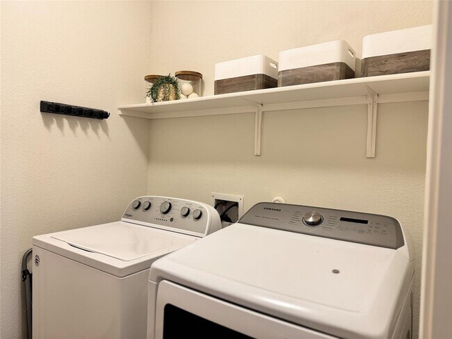 Building Photo - 717 Bayberry Cir