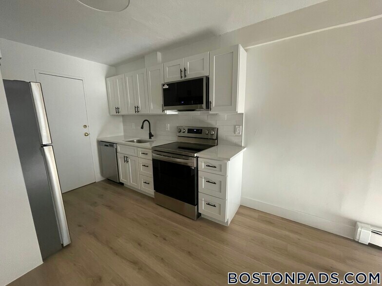 Building Photo - 741 E 6th St