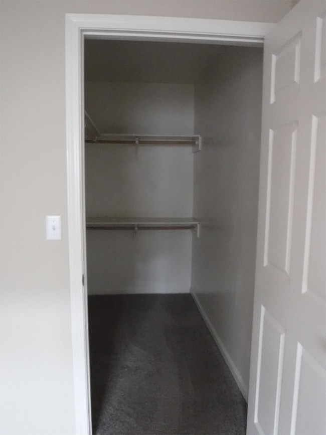 Building Photo - 109 Lake Point Dr