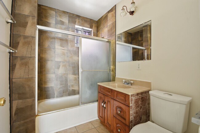 Building Photo - Newly Re-Modeled 3B | 1B home located in Prime Gardena!