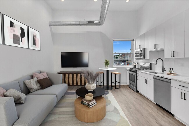 Interior Photo - 4725 N Western