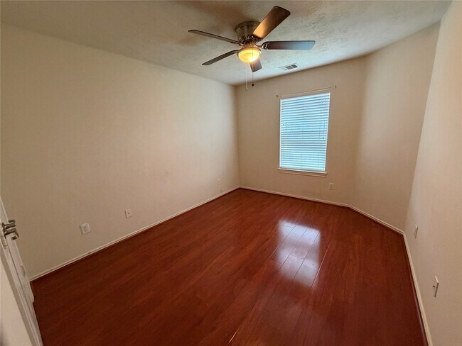 Building Photo - 6826 Pheasant Oak Dr