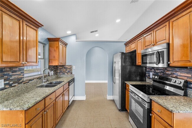 Building Photo - 1715 NE 2nd Ave