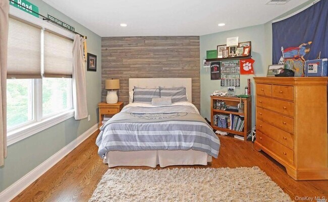 Building Photo - 43 Shore Rd