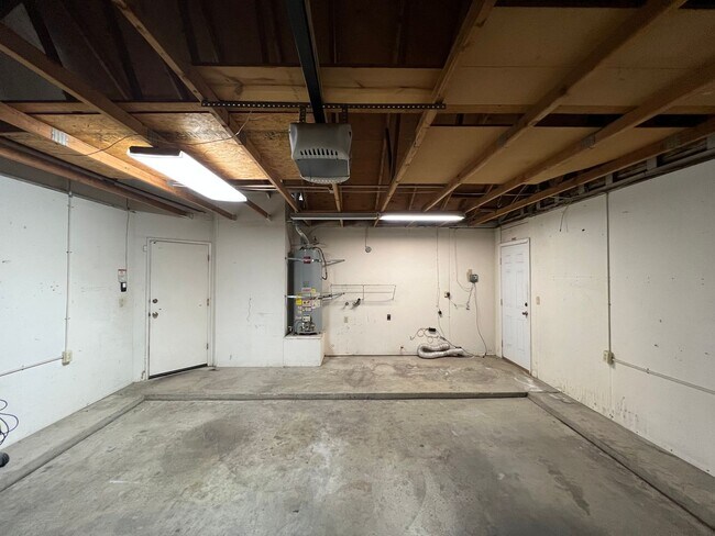 Building Photo - 4717 Tobin Rd