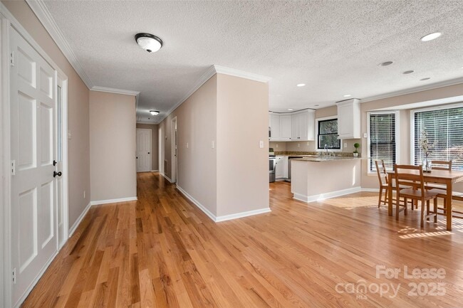 Building Photo - 4601 Linda Kay Dr