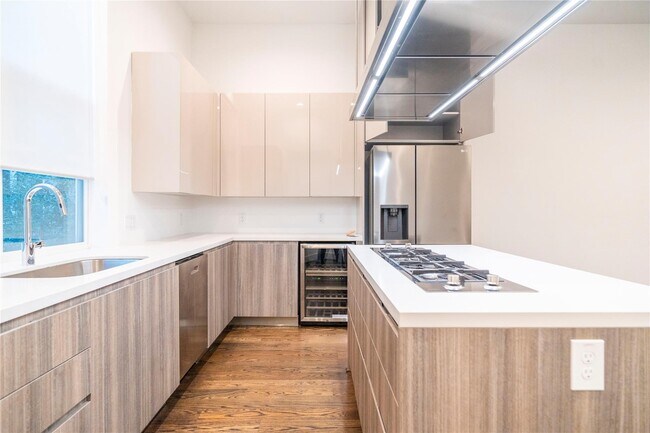 Building Photo - 5869 E Post Oak Ln