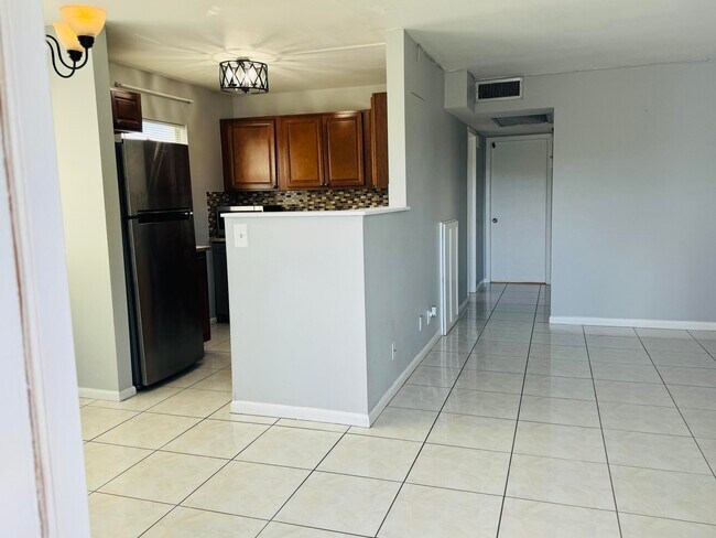 Building Photo - 151 Brighton Dr