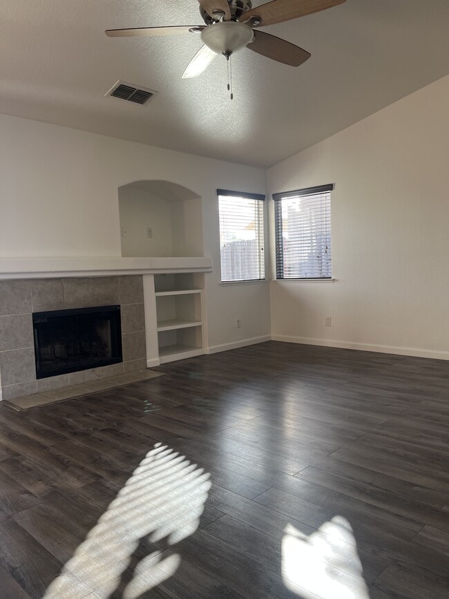 Building Photo - 2177 Stonewater Dr