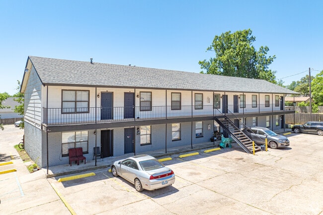 Building Photo - 3509 N Nesbitt Ave