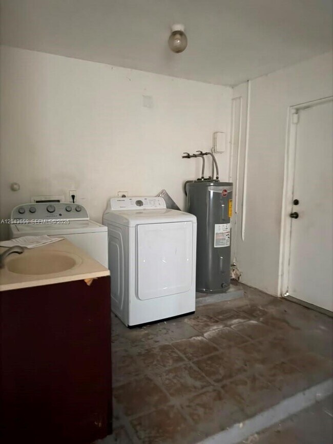 Building Photo - 14661 Flamingo Rd
