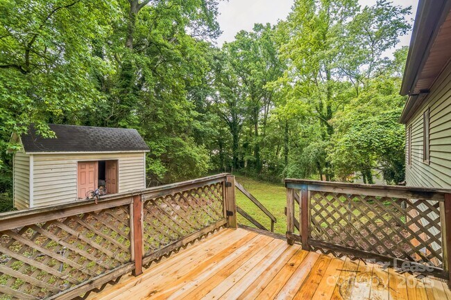 Building Photo - 2301 Wishbone Dr