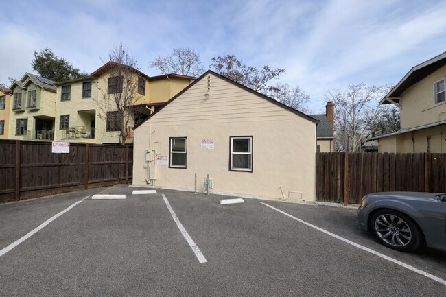 Building Photo - 329 B St