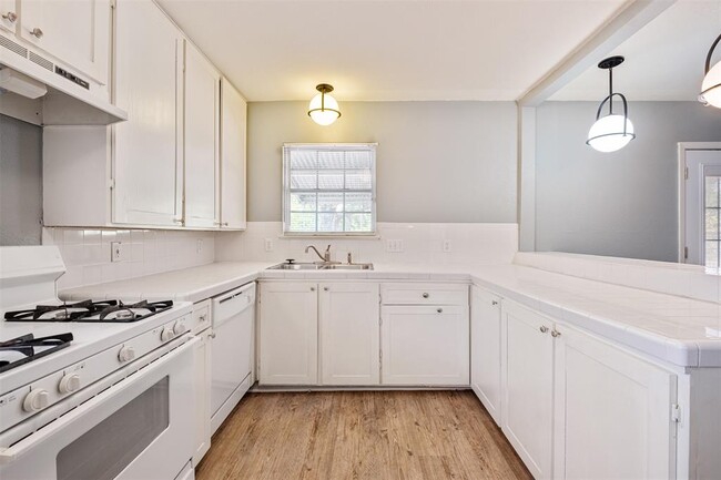 Building Photo - 5504 Coventry Ln