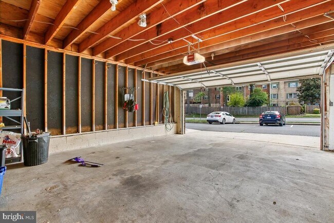 Building Photo - 1005 Tapawingo Rd SW