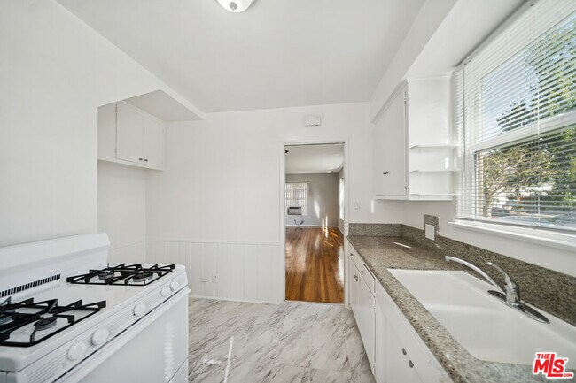 Building Photo - 5329 Vantage Ave