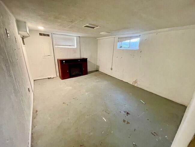 Building Photo - 1715 S Kimbrough Ave