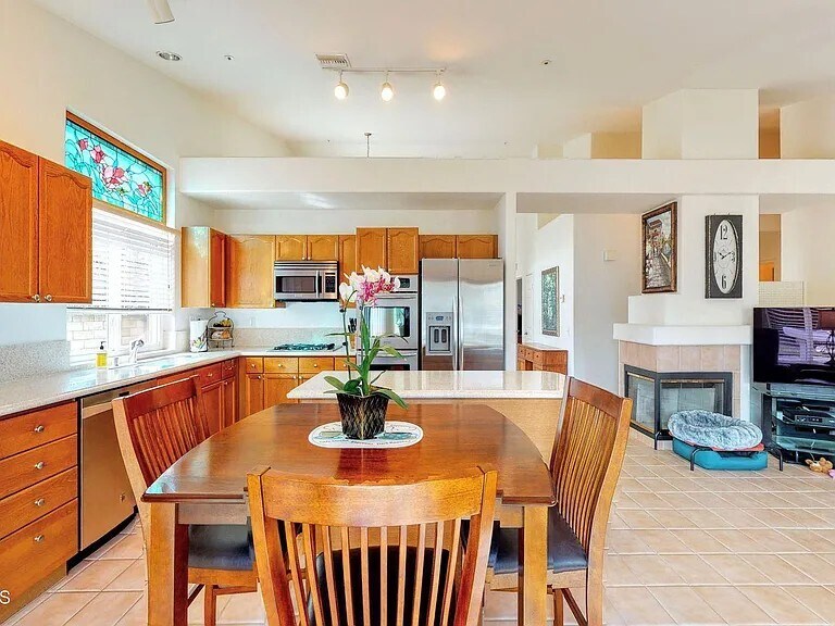 Building Photo - 2520 Lobelia Dr