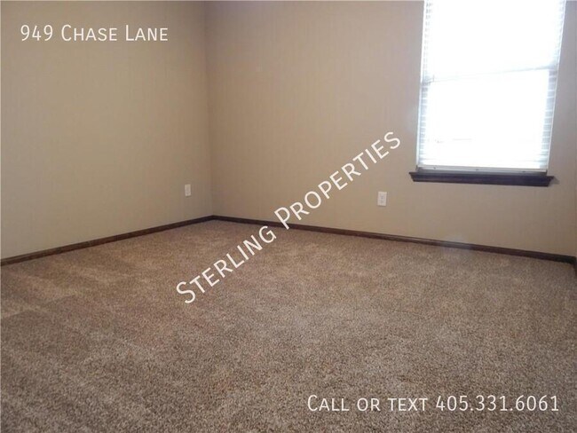 Building Photo - 949 Chase Ln