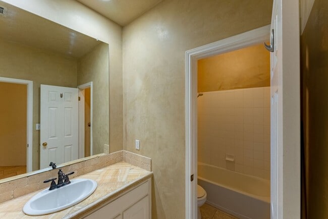 Building Photo - Alluring 3bd/2ba Lakeline Oaks Home in Cedar Park!