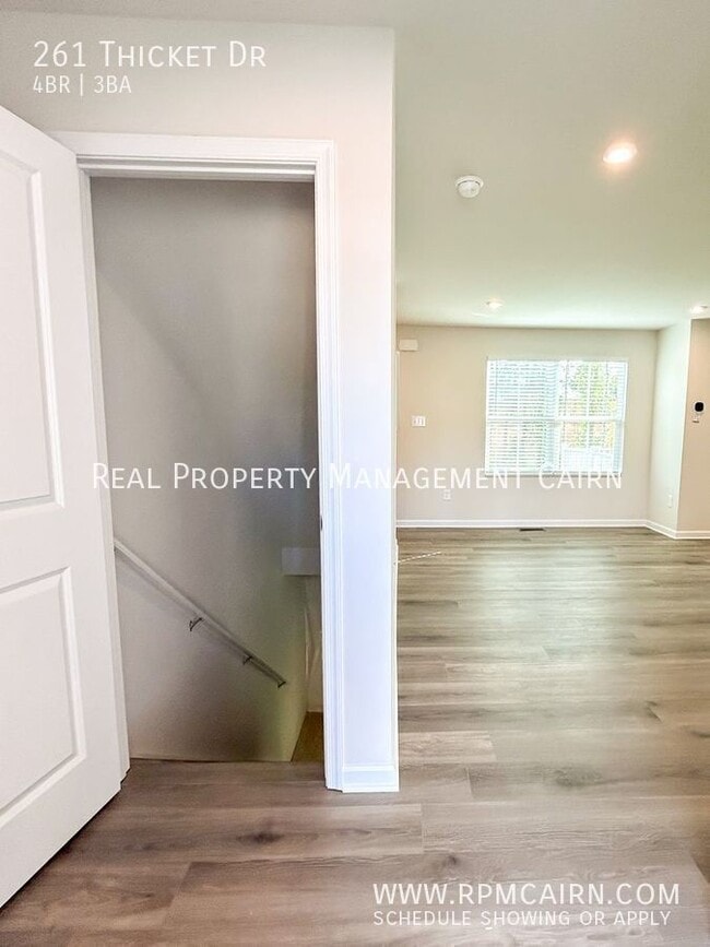 Building Photo - 261 Thicket Dr