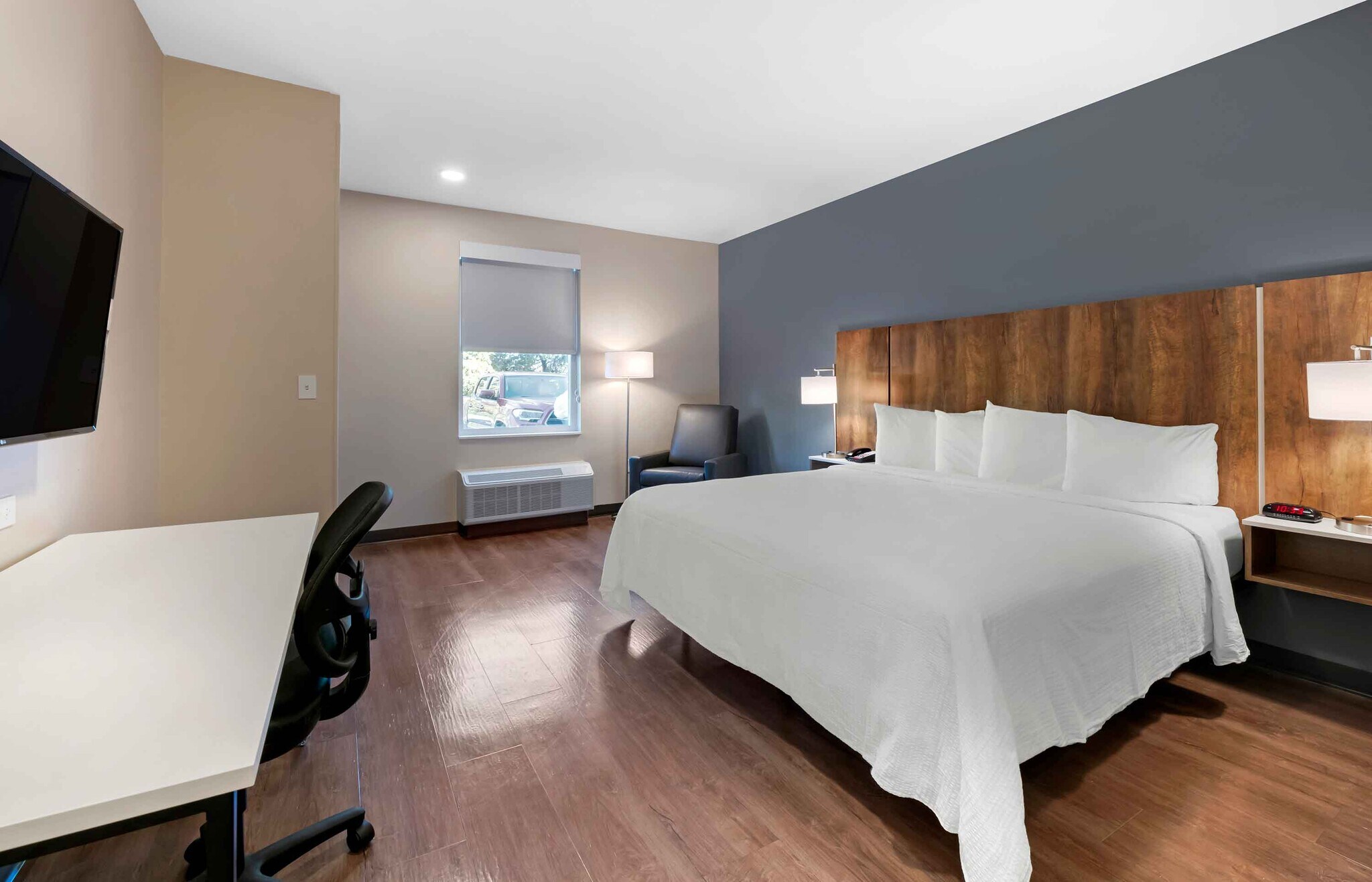 Building Photo - Furnished Studio-Providence - East Providence