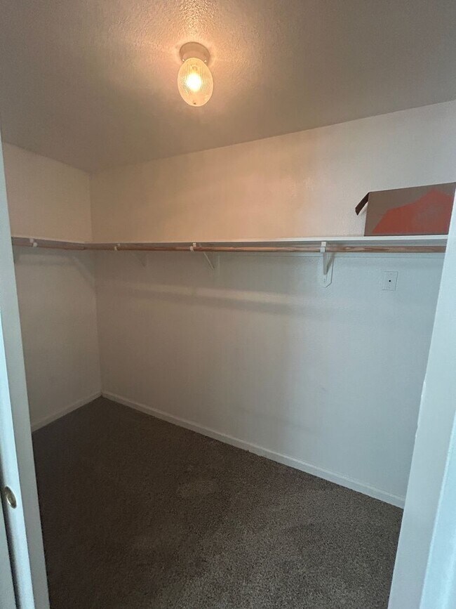 Building Photo - 2454 Ranier Way