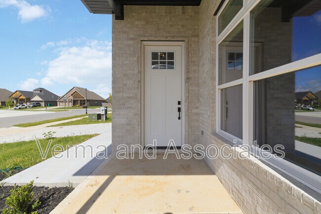 Building Photo - 970 Trestle Ln