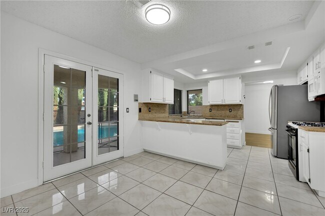 Building Photo - 2812 Waterview Dr