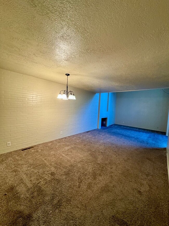 Building Photo - 3 Bedroom Townhome near BYU stadium!
