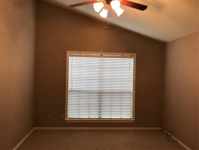 Building Photo - 2211 S Kirkwood Rd